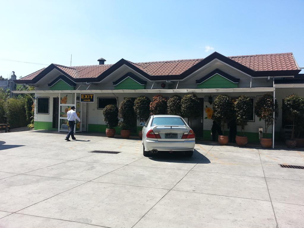 Hollywood Drive-In Hotel Baguio City Bagian luar foto