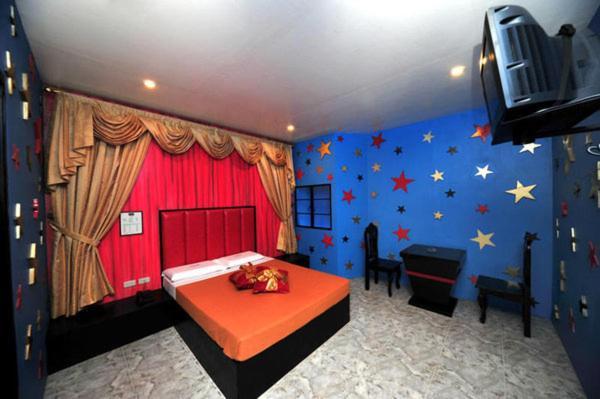 Hollywood Drive-In Hotel Baguio City Bagian luar foto