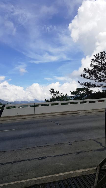 Hollywood Drive-In Hotel Baguio City Bagian luar foto