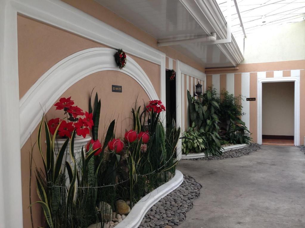 Hollywood Drive-In Hotel Baguio City Bagian luar foto