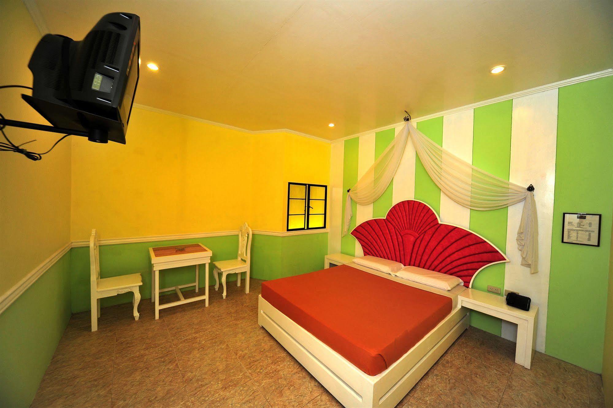 Hollywood Drive-In Hotel Baguio City Bagian luar foto