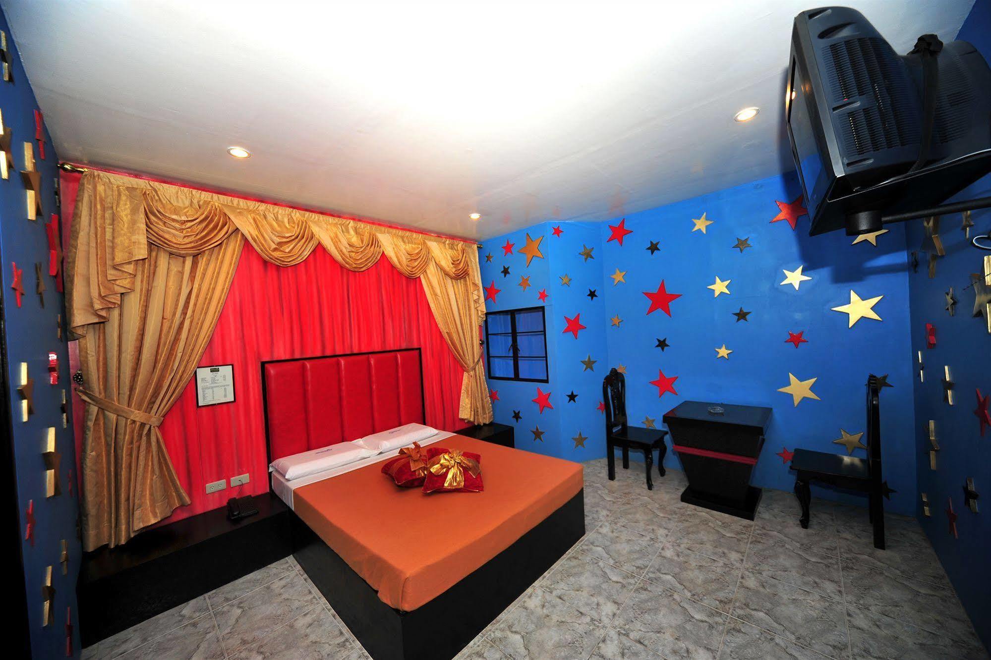 Hollywood Drive-In Hotel Baguio City Bagian luar foto