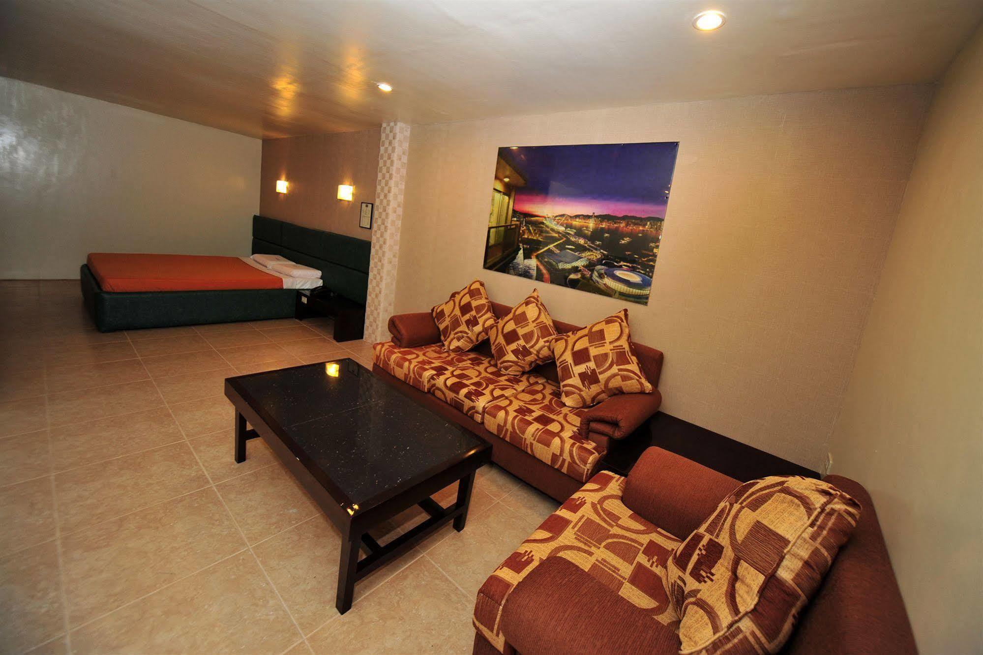 Hollywood Drive-In Hotel Baguio City Bagian luar foto