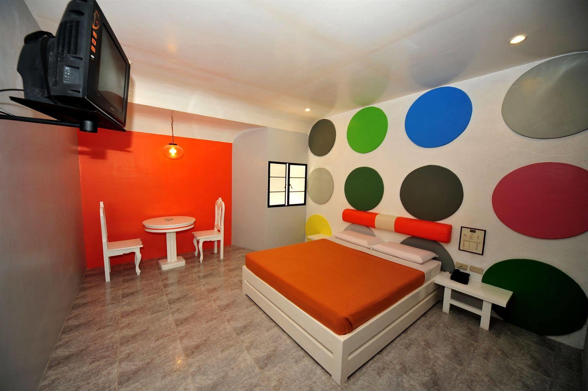 Hollywood Drive-In Hotel Baguio City Bagian luar foto